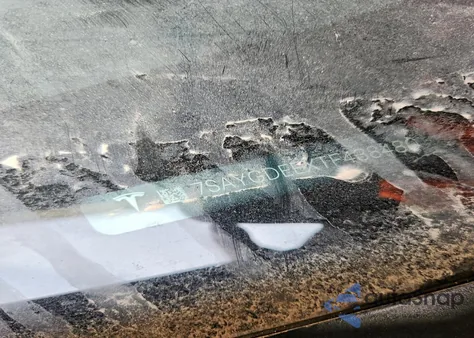 2026 Tesla Model Y z USA, uszkodzony, nr VIN 7SAYGDEEXTF438480